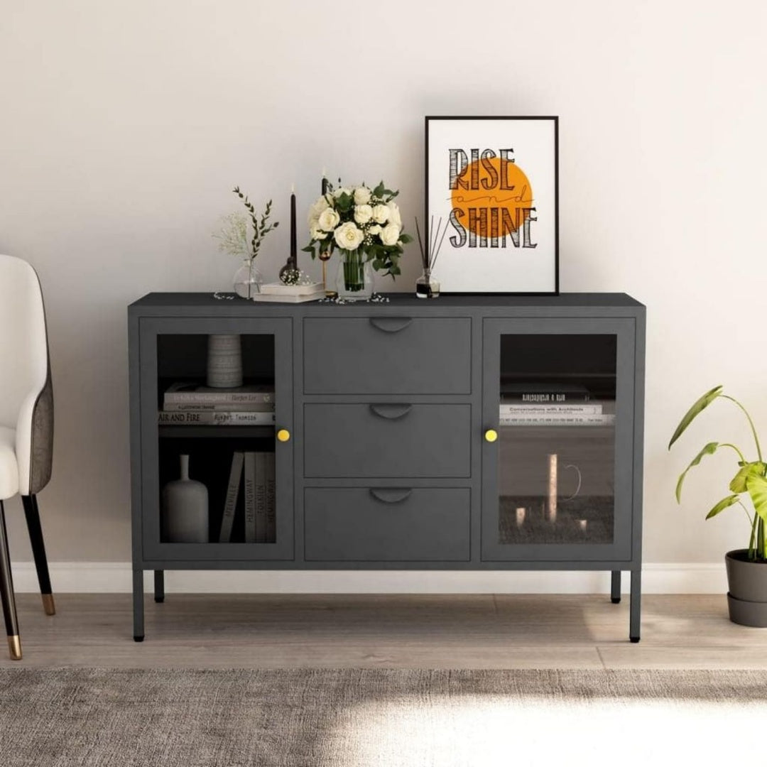 Das Sideboard misst 105 x 35 x 70 cm in Anthrazit