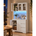 LED Beleuchtung trifft auf 3 Schubladen an dem Sideboard