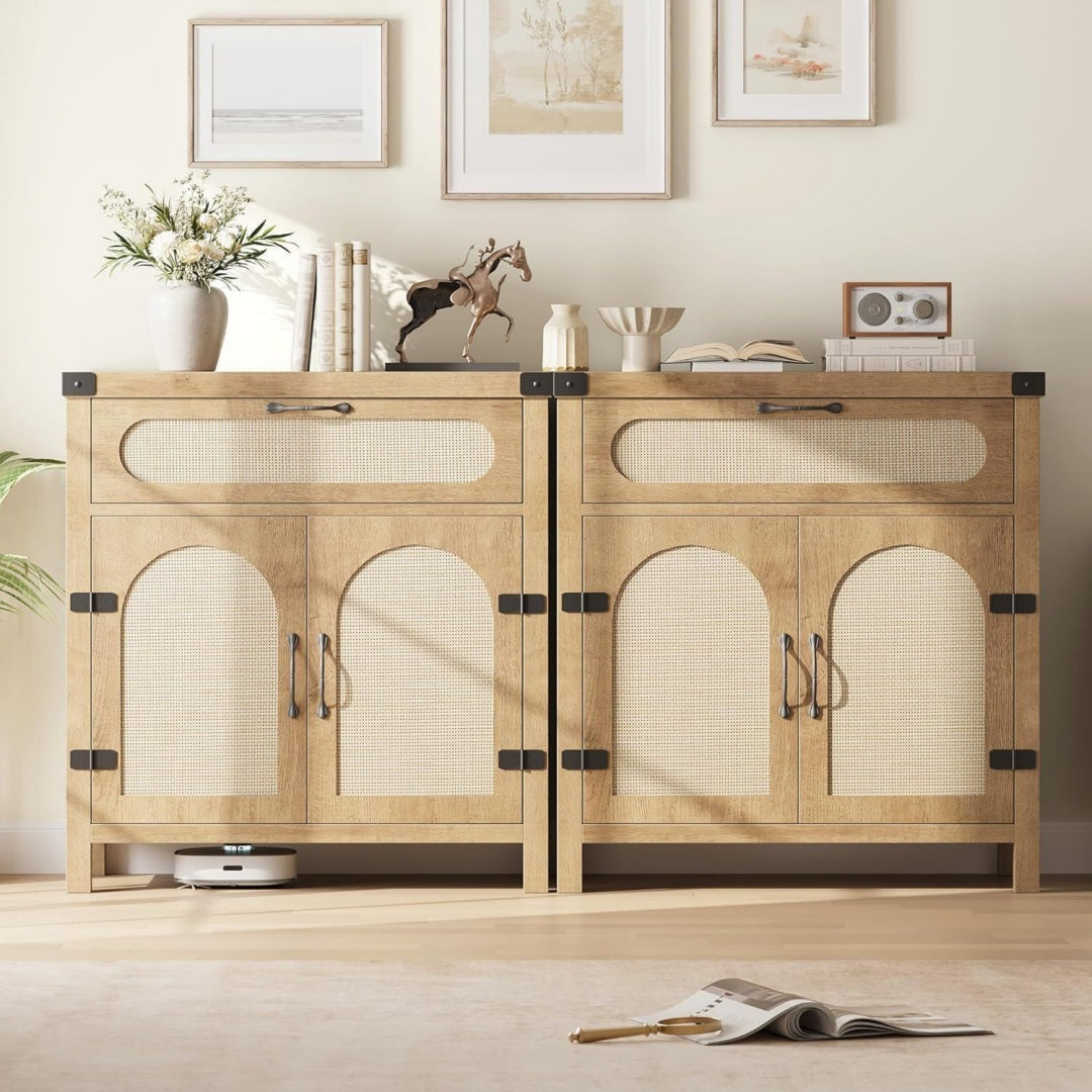 Hoehenverstellung und Flechtoptik an dem Sideboard