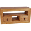Holzoptik praegt das Sideboard in Braun